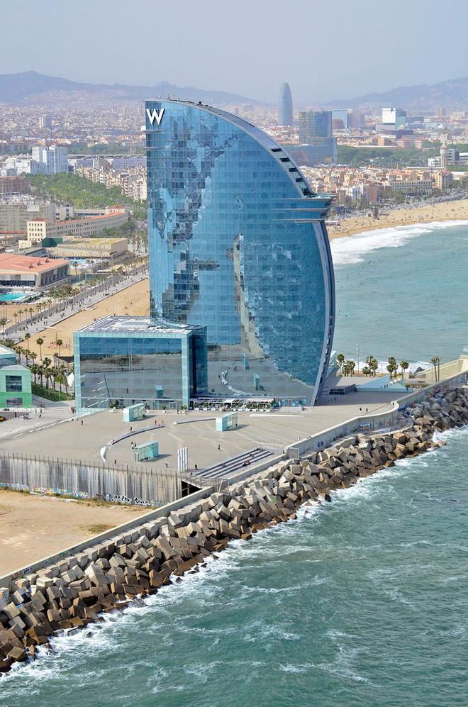 The free entry public Race Village will be located in front of the impressive structure of the W Barcelona hotel on the Plaça Rosa dels Vents in the Barceloneta neighbourhood - Extreme Sailing Series ©  Alfred Farré